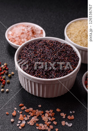 Red or brown raw rice in a ceramic bowl 126536767