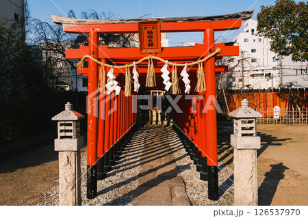 [菅原神社]朱色の鳥居 126537970