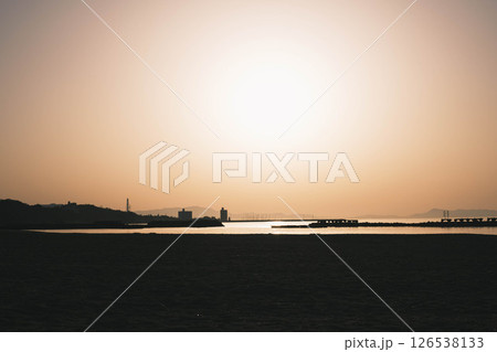 [せんなん里海公園]美しい夕日 126538133