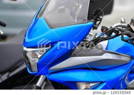 オートバイのヘッドライト 126538569