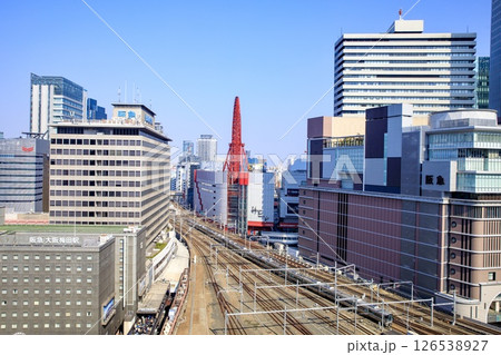 大阪駅付近を走るJR京都線225系新快速電車 大阪駅付近を走るJR京都線225系新快速電車 126538927
