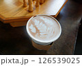 カフェのテーブルに置かれたコーヒー 126539025