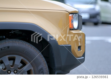 車のヘッドライト 126539361