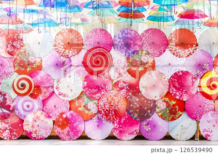 ハーブ園のカラフルな「アンブレラスカイ」　福島県猪苗代町 126539490