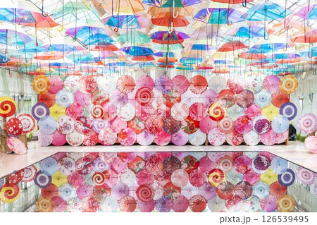 ハーブ園のカラフルな「アンブレラスカイ」 福島県猪苗代町 ハーブ園のカラフルな「アンブレラスカイ」 福島県猪苗代町 126539495