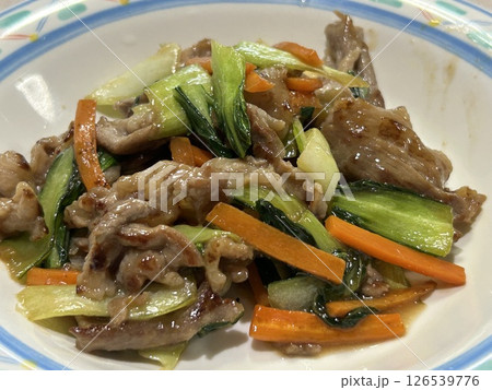 豚肉とチンゲンサイのオイスターソース炒め 126539776