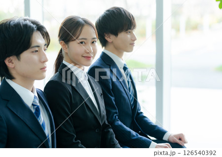 就職活動する学生 126540392