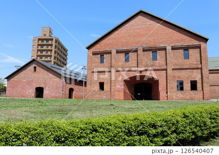 青空の赤レンガ倉庫　元酒造工場　弘前市　青森県　 126540407