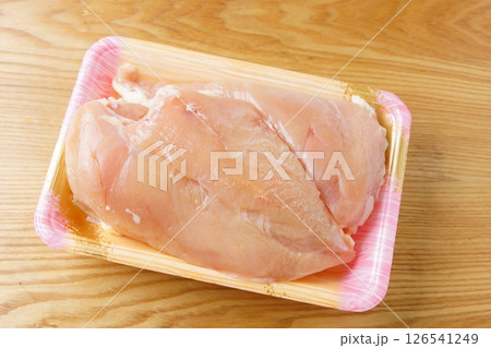 高知県産の鶏むね肉ブロック 高知県産の鶏むね肉ブロック 126541249