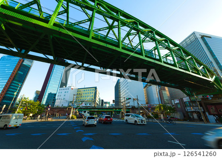 【東京都】5月・夕暮れの昌平橋駅前の街風景 126541260