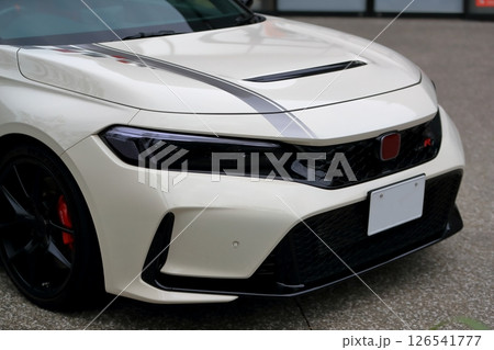 白い国産スポーツカー 126541777