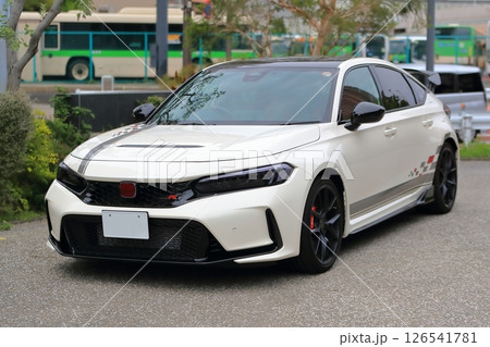 白い国産スポーツカー 126541781