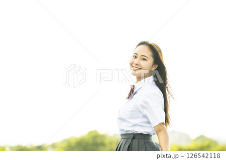 女子高生のポートレート　笑顔　カメラ目線 126542118