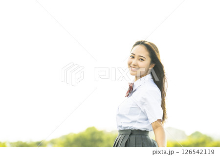 女子高生のポートレート　笑顔　カメラ目線 126542119