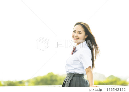 女子高生のポートレート　笑顔　カメラ目線 126542122