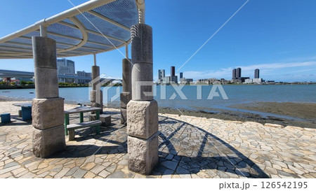 福岡　香椎浜海岸の景色 126542195