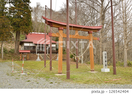 春の北海道厚沢部町で八雲神社境内の風景を撮影 春の北海道厚沢部町で八雲神社境内の風景を撮影 126542404