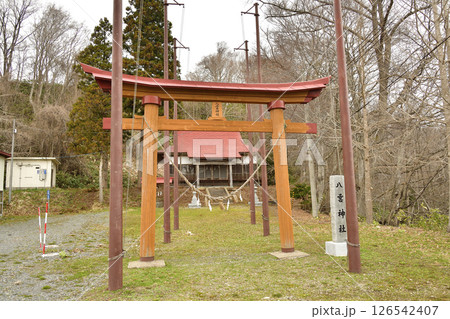 春の北海道厚沢部町で八雲神社境内の風景を撮影 春の北海道厚沢部町で八雲神社境内の風景を撮影 126542407