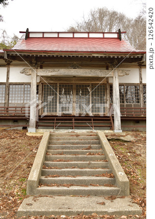 春の北海道厚沢部町で八雲神社境内の風景を撮影 春の北海道厚沢部町で八雲神社境内の風景を撮影 126542420