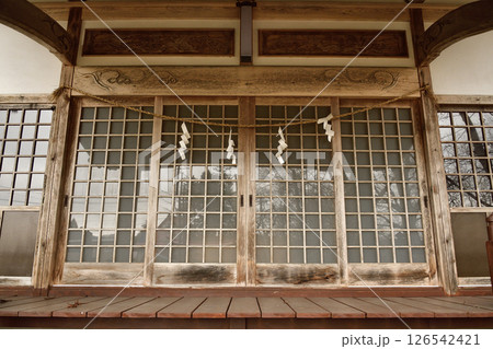 春の北海道厚沢部町で八雲神社境内の風景を撮影 春の北海道厚沢部町で八雲神社境内の風景を撮影 126542421