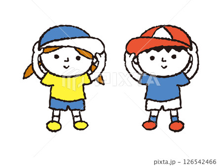 熱中症対策のために帽子をかぶっている男子女子（シンプルかわいいカラー） 126542466