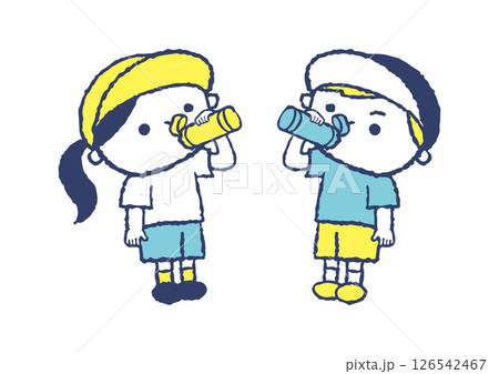 熱中症対策のために水分補給をしている男子女子(シンプルかわいいブルー系) 熱中症対策のために水分補給をしている男子女子(シンプルかわいいブルー系) 126542467