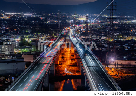 《静岡県》新東名高速道路の夜景 《静岡県》新東名高速道路の夜景 126542896