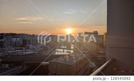 福岡市博多区 街に涼む夕陽➀ 福岡市博多区 街に涼む夕陽➀ 126543092