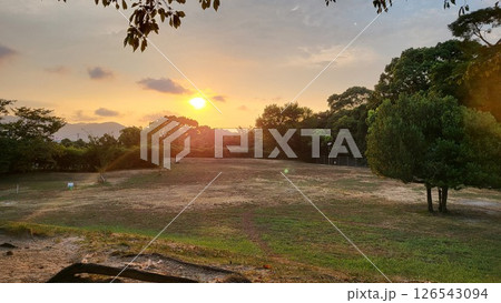 福岡市城南区 西南杜の湖畔公園の夕陽③ 福岡市城南区 西南杜の湖畔公園の夕陽③ 126543094
