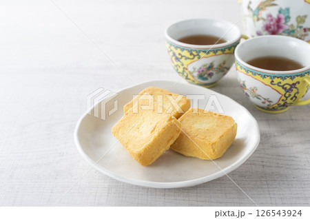 パイナップルケーキでティータイム パイナップルケーキでティータイム 126543924