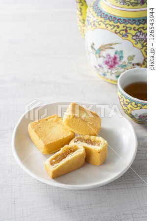 パイナップルケーキでティータイム パイナップルケーキでティータイム 126543944