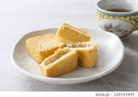 パイナップルケーキでティータイム 126543945