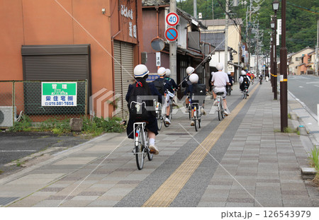 中学生の自転車通学 中学生の自転車通学 126543979