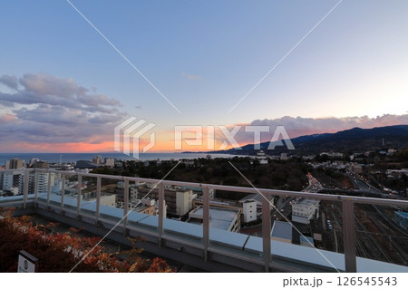 神奈川県・小田原市・ミナカ小田原最上階から眺める相模湾 126545543