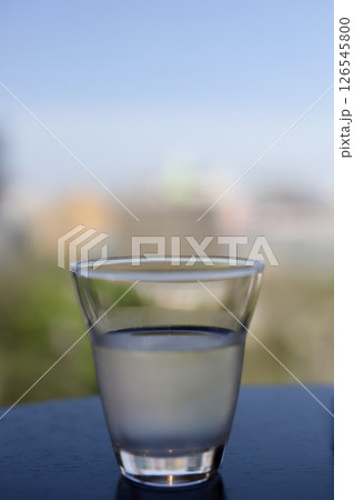 長めの良いカフェで出されたサービスのお冷 長めの良いカフェで出されたサービスのお冷 126545800