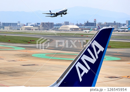 福岡空港の飛行機 福岡空港の飛行機 126545954