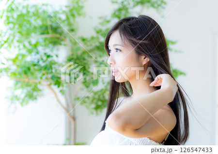 若い女性の美容イメージ	 126547433