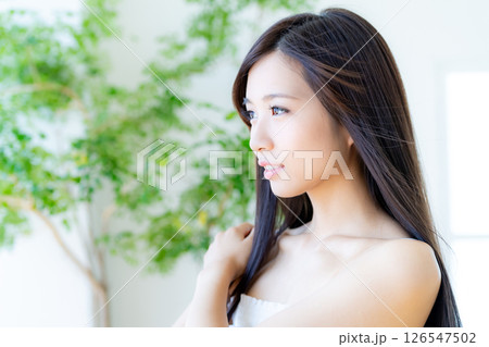 若い女性のビューティーイメージ 126547502