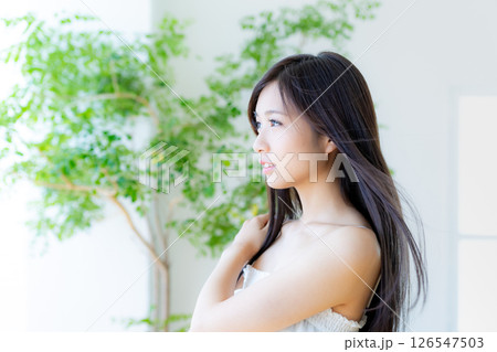 若い女性のビューティーイメージ 126547503