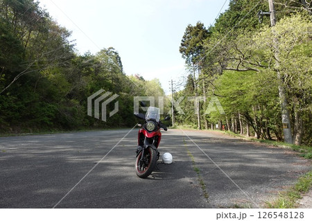 世羅町ツーリング途中のオートバイ 126548128