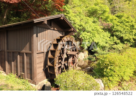 牧水の滝 入口の水車（埼玉県秩父市・羊山公園） 126548522