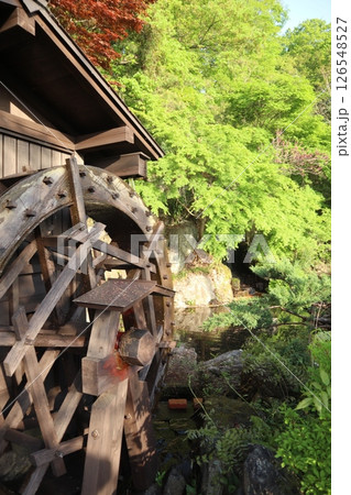 牧水の滝 入口の水車(埼玉県秩父市・羊山公園) 牧水の滝 入口の水車(埼玉県秩父市・羊山公園) 126548527