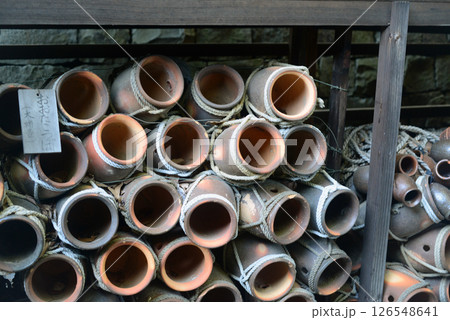 四国村徳島県の漁師の家にあったタコツボ-1 126548641