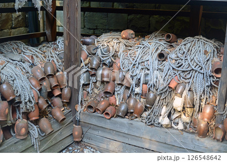 四国村徳島県の漁師の家にあったタコツボ-2 126548642
