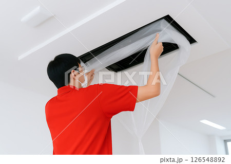 エアコンクリーニング清掃と天井埋込式5「AI生成画像」 エアコンクリーニング清掃と天井埋込式5「AI生成画像」 126548892