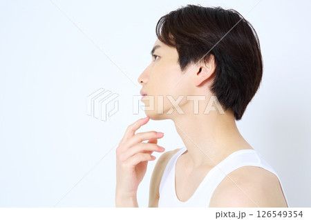 男性のポートレート　ビューティーイメージ 126549354