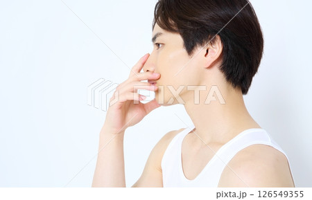 男性のポートレート　ビューティーイメージ 126549355