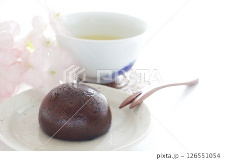 かりんとう饅頭と日本茶 126551054