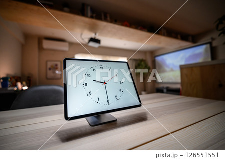 部屋でのワンシーン 部屋でのワンシーン 126551551