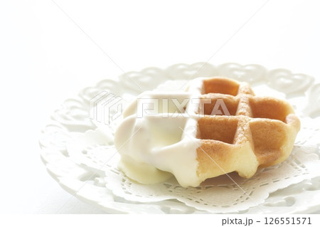 ホワイトチョコのワッフル ホワイトチョコのワッフル 126551571